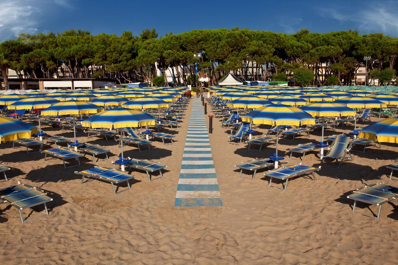 Hotel Antares Alba Adriatica Dış mekan fotoğraf