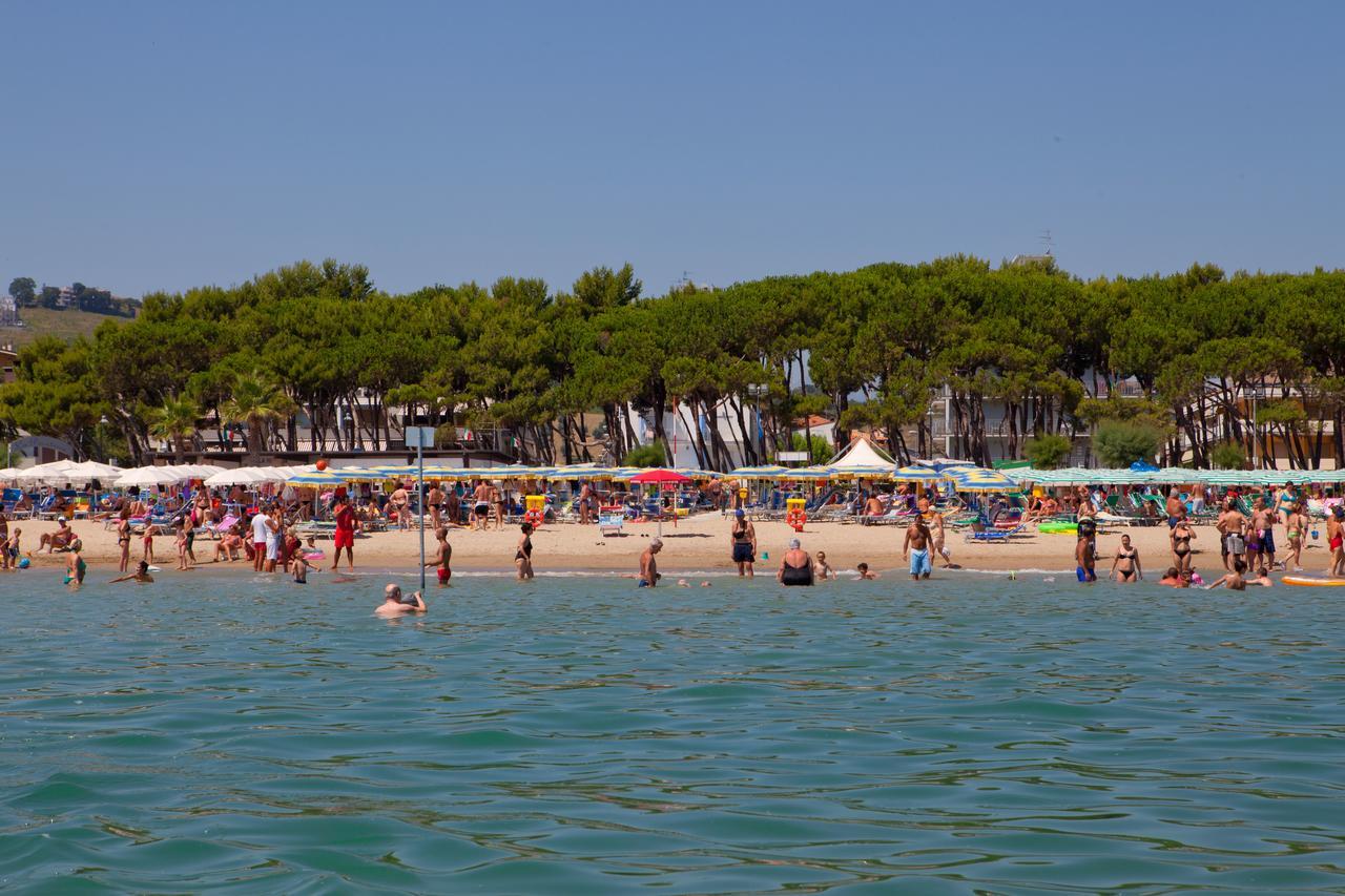 Hotel Antares Alba Adriatica Dış mekan fotoğraf